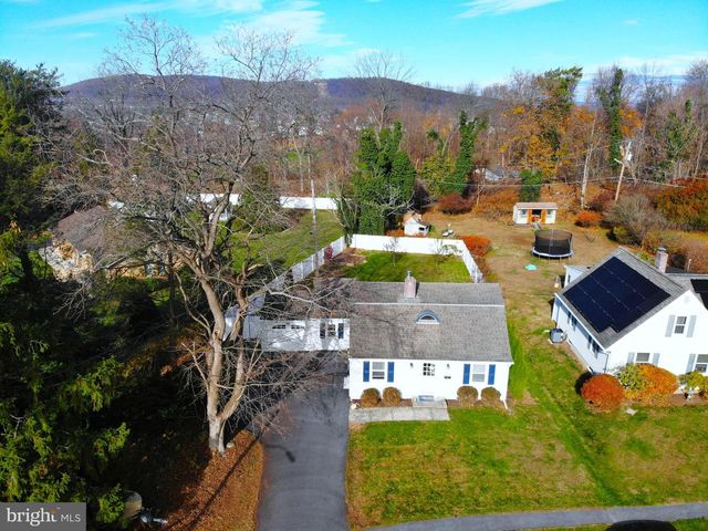 915 BIRCH RD, Hellertown, PA 18055