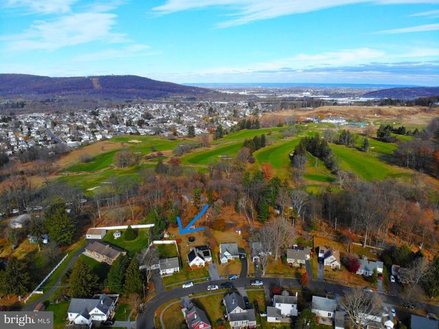 915 BIRCH RD, Hellertown, PA 18055