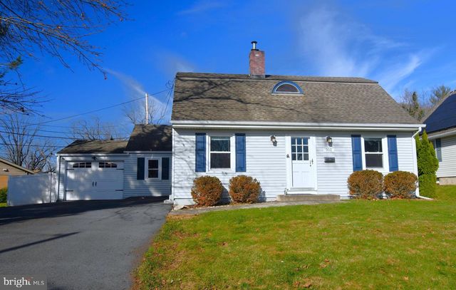 915 BIRCH RD, Hellertown, PA 18055