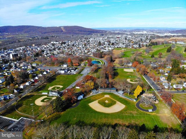 915 BIRCH RD, Hellertown, PA 18055