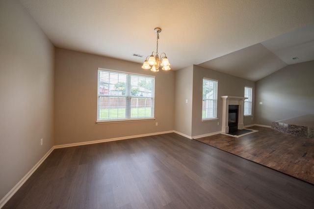 211 JACKAL DR, Columbia, MO 65202