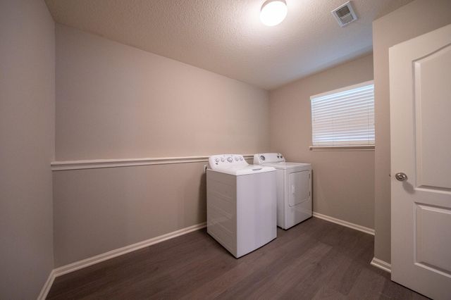 211 JACKAL DR, Columbia, MO 65202