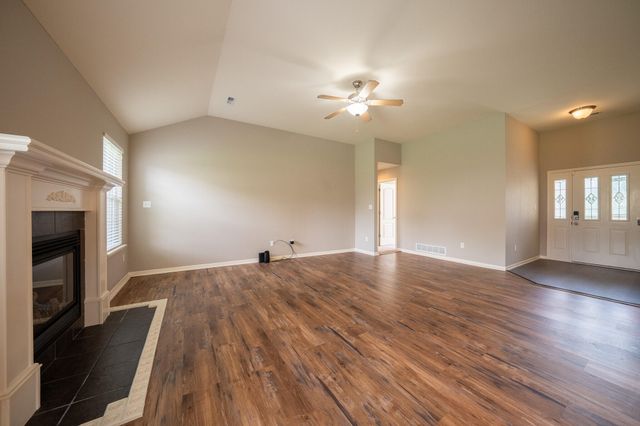 211 JACKAL DR, Columbia, MO 65202