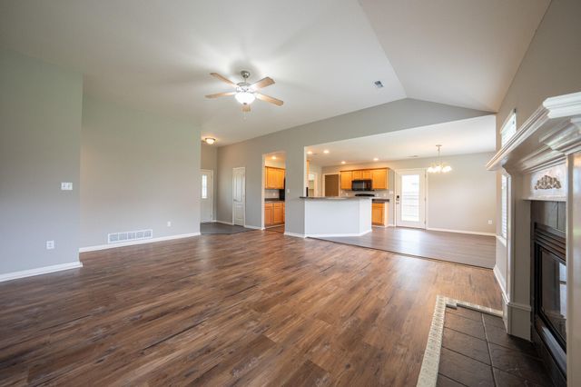 211 JACKAL DR, Columbia, MO 65202