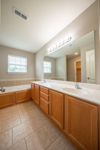 211 JACKAL DR, Columbia, MO 65202
