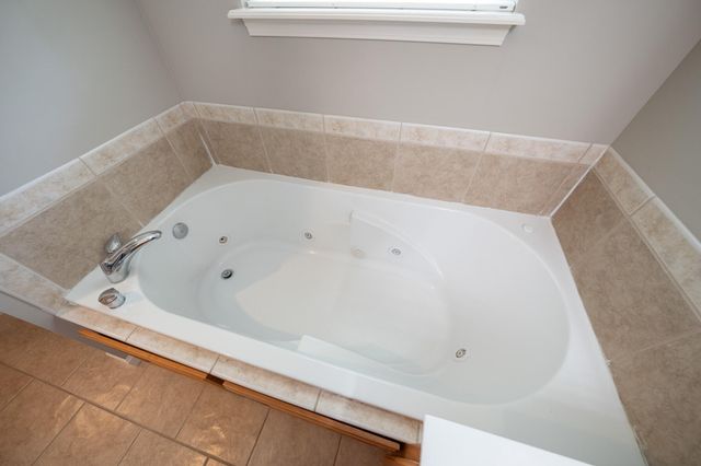 211 JACKAL DR, Columbia, MO 65202