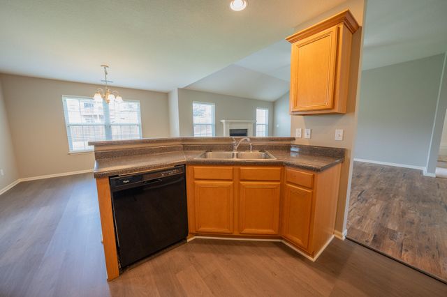 211 JACKAL DR, Columbia, MO 65202