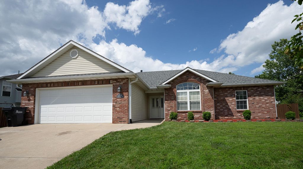 211 JACKAL DR, Columbia, MO 65202