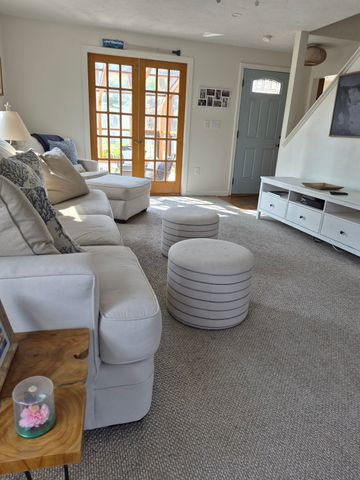 10 Breakwater Ct 10, Marshfield, MA 02050