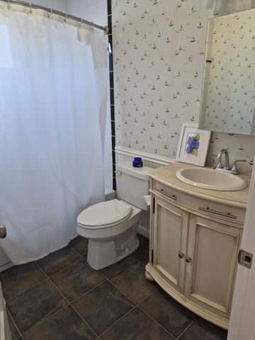 10 Breakwater Ct 10, Marshfield, MA 02050