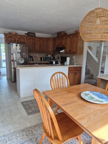 10 Breakwater Ct 10, Marshfield, MA 02050