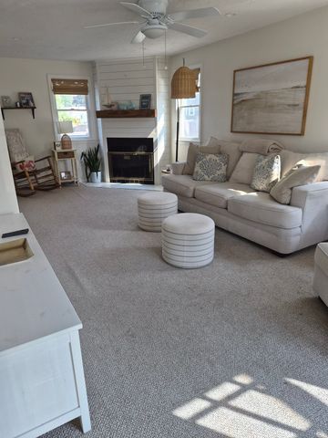 10 Breakwater Ct 10, Marshfield, MA 02050