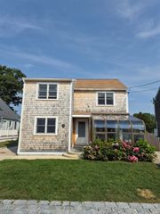 10 Breakwater Ct 10, Marshfield, MA 02050