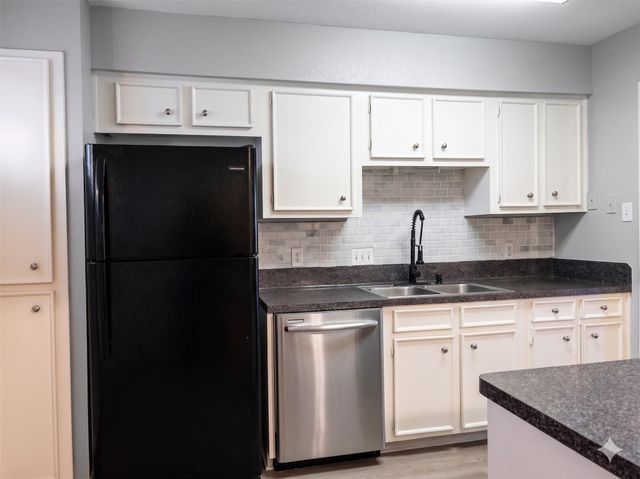 1069 Willow Oaks Circle 1069, Pasadena, TX 77506