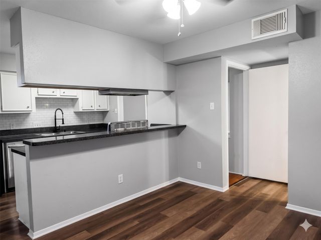 1069 Willow Oaks Circle 1069, Pasadena, TX 77506