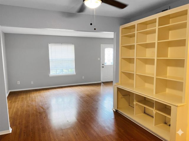 1069 Willow Oaks Circle 1069, Pasadena, TX 77506