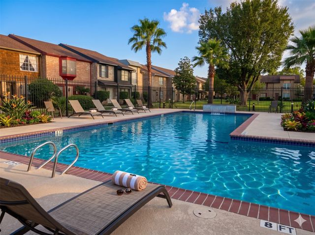 1069 Willow Oaks Circle 1069, Pasadena, TX 77506