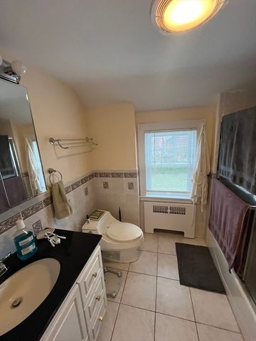 54 Mystic St, Medford, MA 02155