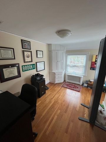 54 Mystic St, Medford, MA 02155