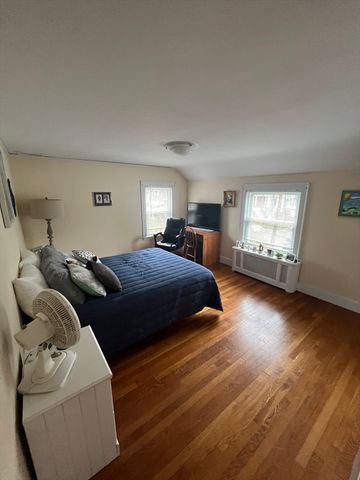 54 Mystic St, Medford, MA 02155