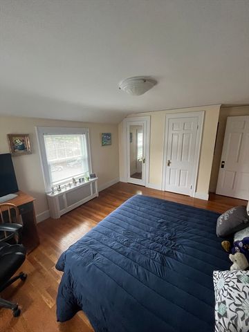 54 Mystic St, Medford, MA 02155