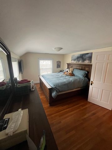 54 Mystic St, Medford, MA 02155