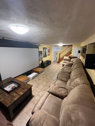 54 Mystic St, Medford, MA 02155