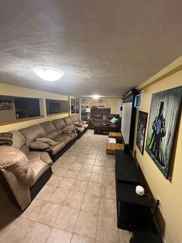 54 Mystic St, Medford, MA 02155