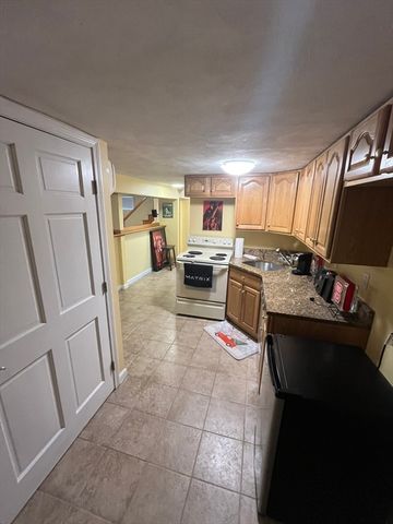 54 Mystic St, Medford, MA 02155