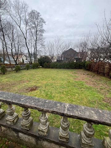 54 Mystic St, Medford, MA 02155