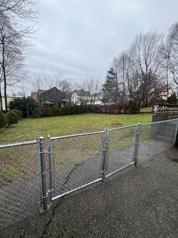 54 Mystic St, Medford, MA 02155