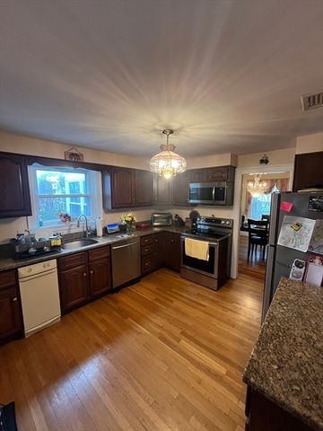 54 Mystic St, Medford, MA 02155