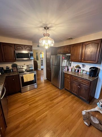 54 Mystic St, Medford, MA 02155