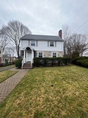 54 Mystic St, Medford, MA 02155