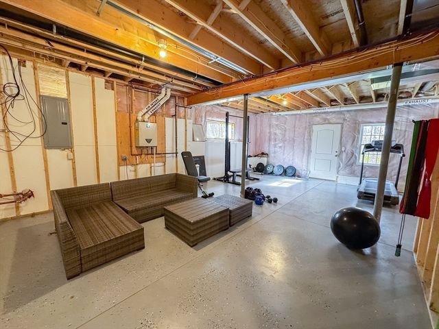 23 Ralph Cir, Chicopee, MA 01020