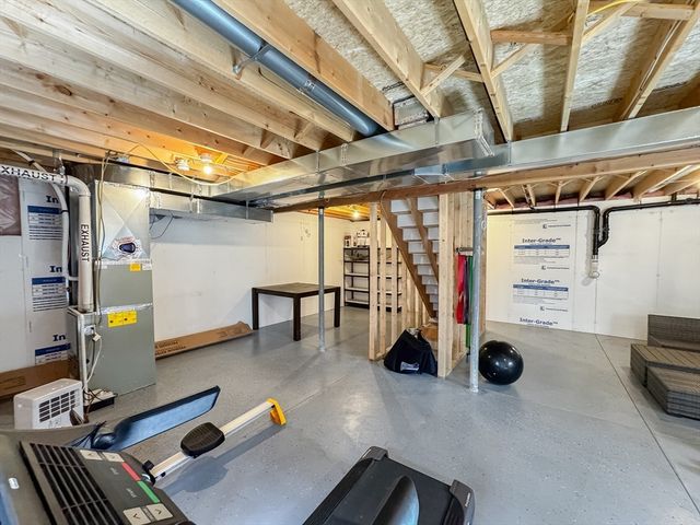 23 Ralph Cir, Chicopee, MA 01020