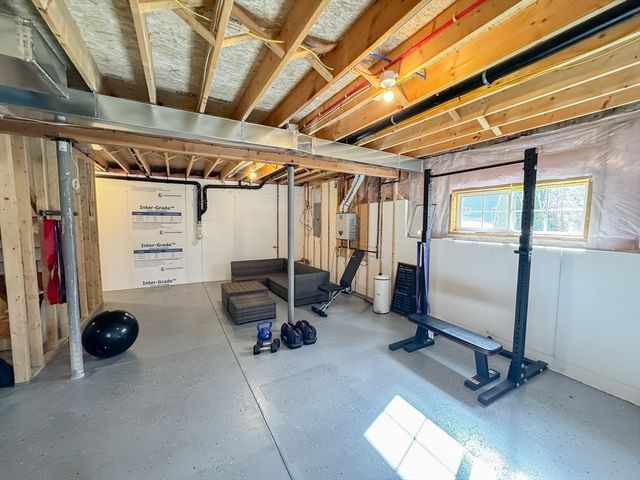 23 Ralph Cir, Chicopee, MA 01020