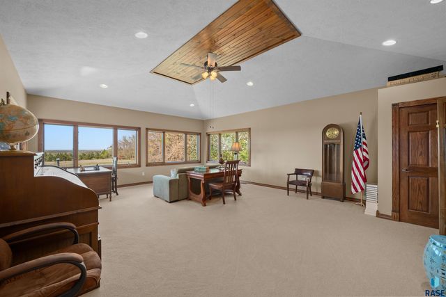 48190 265th St Street, Brandon, SD 57005