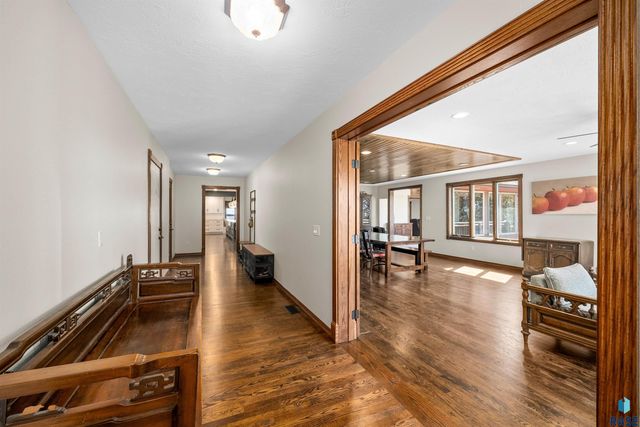 48190 265th St Street, Brandon, SD 57005