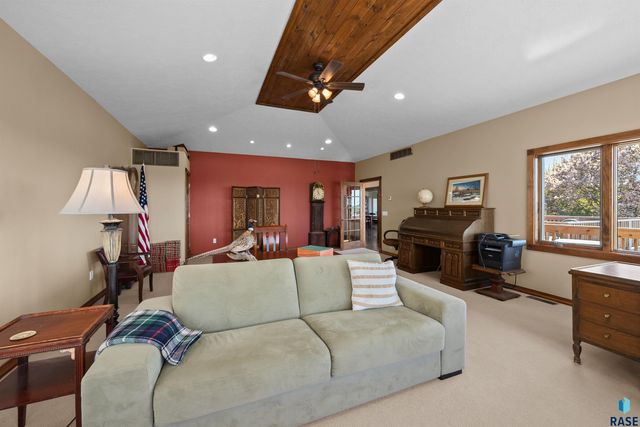 48190 265th St Street, Brandon, SD 57005