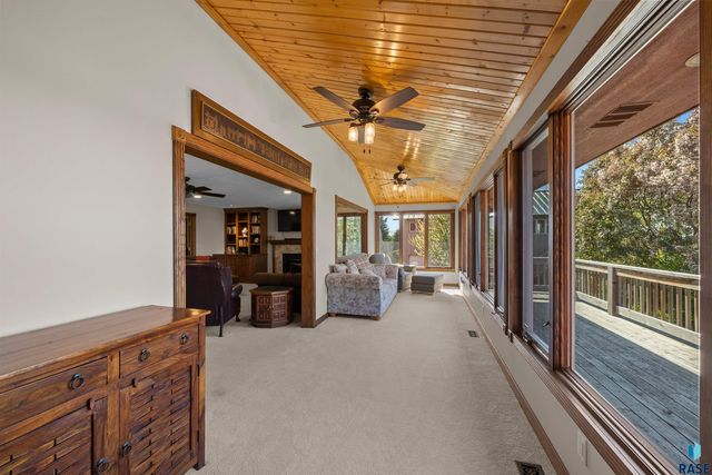 48190 265th St Street, Brandon, SD 57005