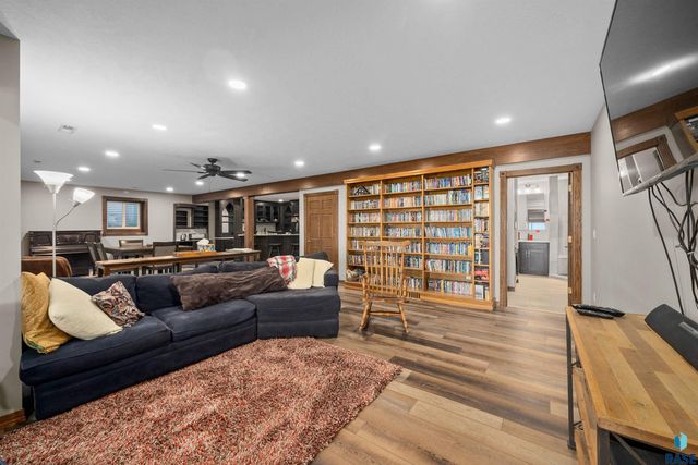 48190 265th St Street, Brandon, SD 57005