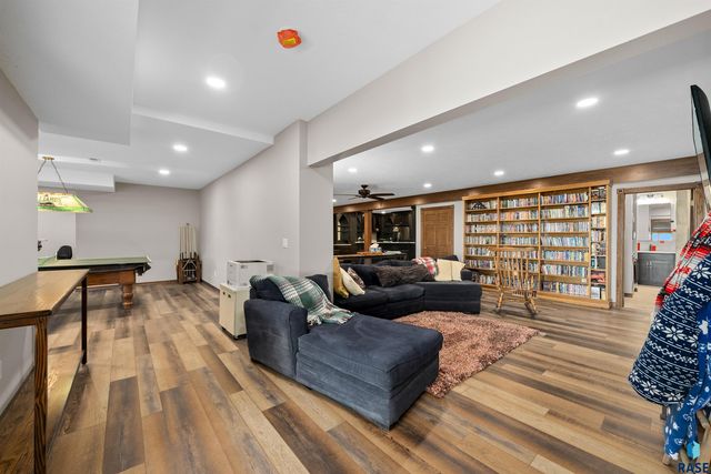 48190 265th St Street, Brandon, SD 57005