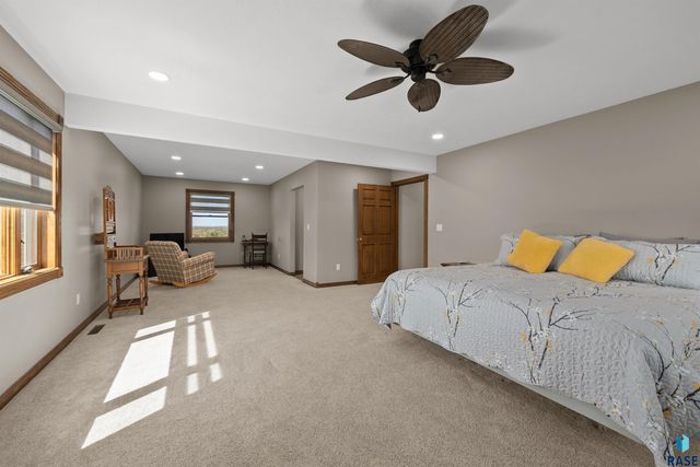 48190 265th St Street, Brandon, SD 57005