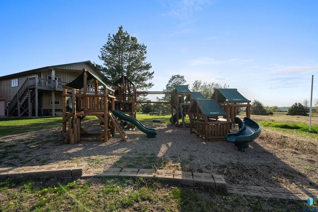 48190 265th St Street, Brandon, SD 57005