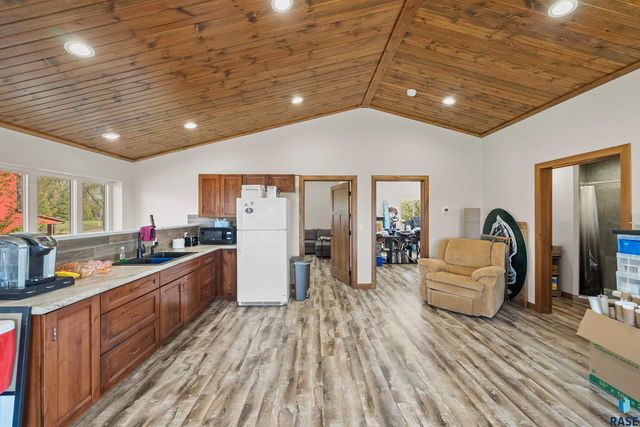 48190 265th St Street, Brandon, SD 57005