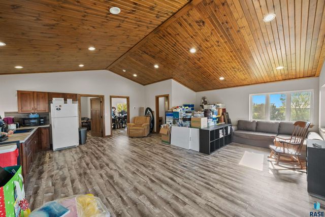 48190 265th St Street, Brandon, SD 57005