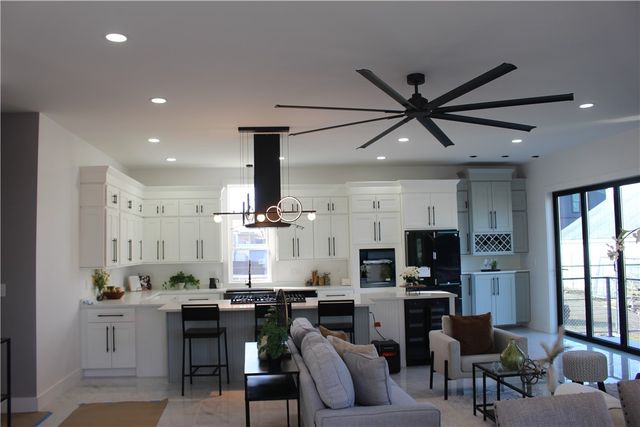 888 central ave Avenue, Pawtucket, RI 02861