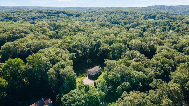825 Jeremy Swamp Road, Southbury, CT 06488