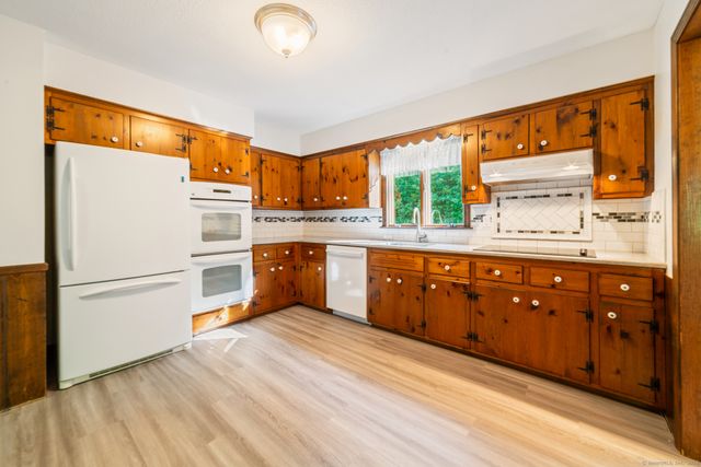 825 Jeremy Swamp Road, Southbury, CT 06488